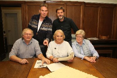 Uwe Rethage, Björn Wanzek (stehend v.l.), Rudolf Blauth, Helga Rohden, Lucie Lehmann (sitzend v.l.). Foto: Peter Harke