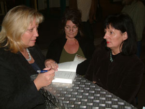 Begehrt war am Mittwochabend die Unterschrift von Kerstin Cameron Begehrt war am Mittwochabend die Unterschrift von Kerstin Cameron