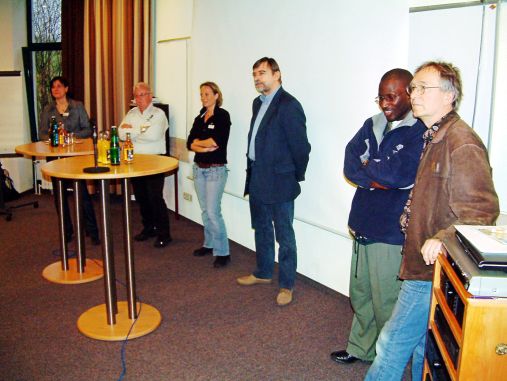 Abschlussplenum mit Pia Zimmermann, Dr. Markus Borner, Dr. Christiane Schelten, Dr. Reinhard Radke, Ephraim Mwangomo und Pit Budde Foto: Peter Harke