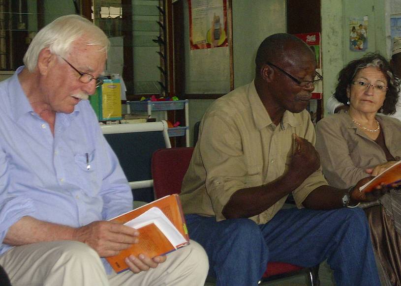 Foto: Hermann Schulz Lesung in der Nationalbibliothek Hermann Schulz (l.), Nkwabi (M.) und Eleonore Sylla (r.)