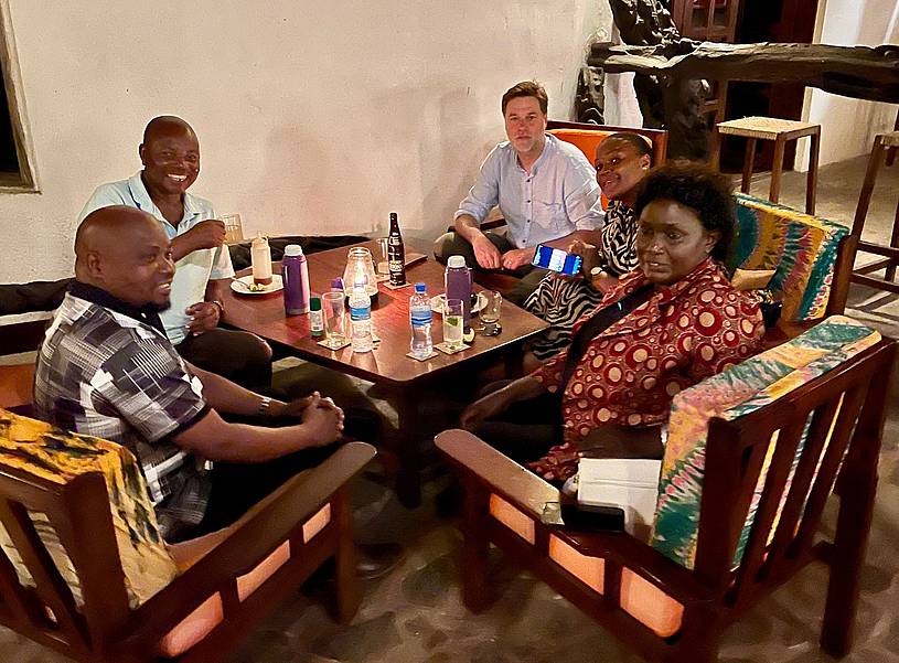 Besprechung mit der Schuldezernentin (DEO) und der Umweltbeauftragten des Bagamoyo District Councils