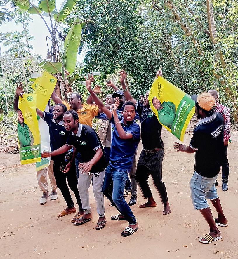 Foto: Rudolf Blauth Wahlkämpfer der CCM am vergangenen Mittwoch auf Sansibar