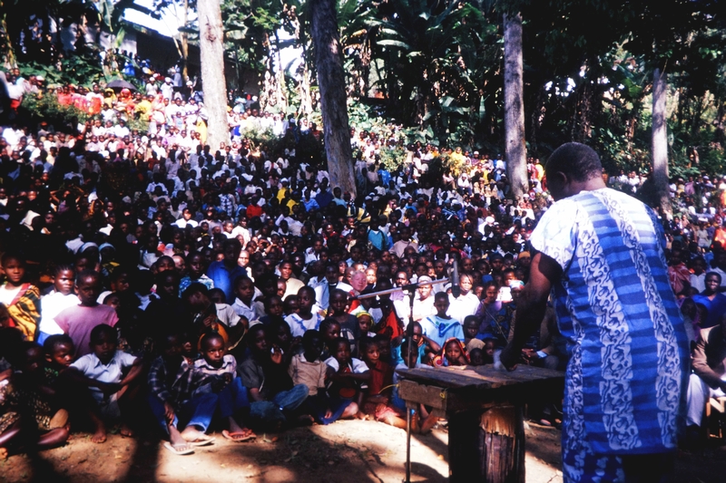HIV/Aids-Aufklärungskampagne mit den Bagamoyo Players in den Usambara-Bergen 1995